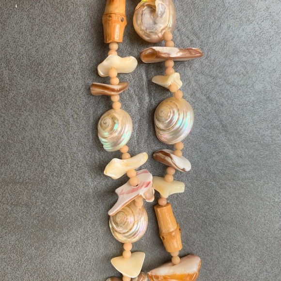 Set of 2 Seashell Necklaces - Picture 4 of 6